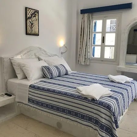 Dioskouri Art Kamari (Santorini)