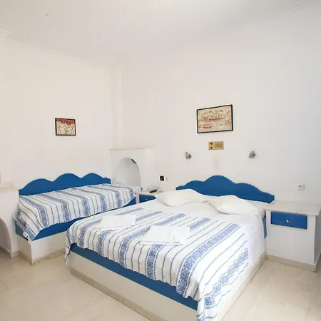 Dioskouri Art Kamari (Santorini)