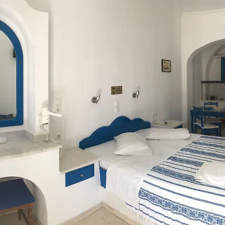 Dioskouri Art Kamari (Santorini)